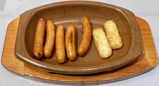 ウィンナーとポテト ウィンナーとポテト ウィンナー,ポテト,ハッシュドポテトの写真素材