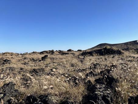 大島三原山山頂のススキ風景 大島,三原山,山頂の写真素材