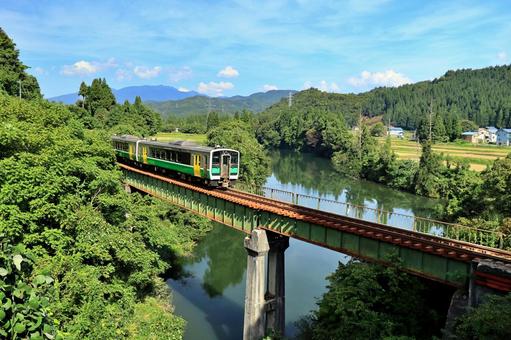 鉄橋を渡る電車 鉄橋を渡る電車 電車,鉄橋,列車の写真素材