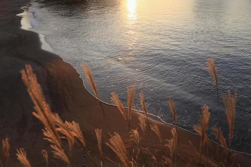 堂ヶ島の向こうに綺麗な夕陽 堂ヶ島の向こうに綺麗な夕陽 夕陽,堂ヶ島,向こうにの写真素材