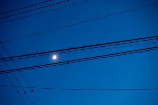 電線と月 月,電線,夜の写真素材