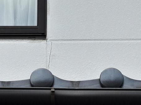 外壁の割れの素材 外壁,割れ,地震の写真素材