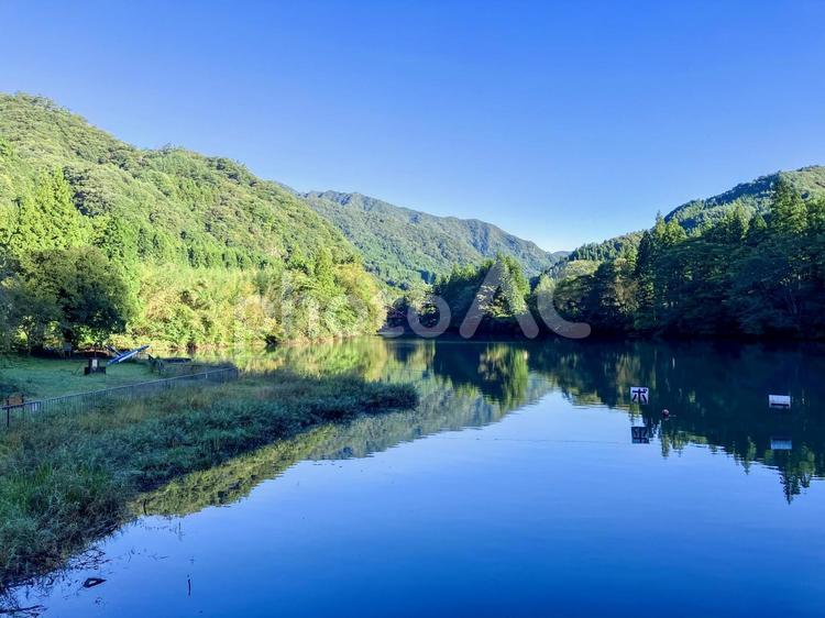 四万湖 四万湖,ダム湖,湖の写真素材