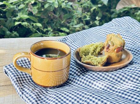 庭でコーヒータイム 庭,休日,休憩の写真素材