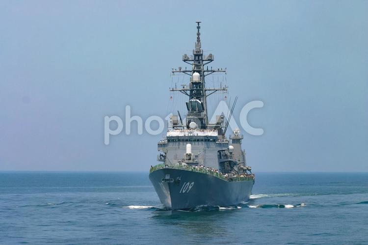 航行する海上自衛隊の護衛艦ありあけ 自衛隊,海上自衛隊,ミリタリーの写真素材