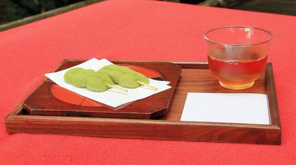 三井寺境内の茶店の美味しいお餅 三井寺境内の茶店の美味しいお餅 三井寺,和菓子,餅の写真素材