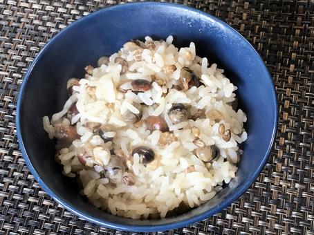 入り大豆で作る豆ご飯・奈良茶飯(横 入り大豆で作る豆ご飯・奈良茶飯(横 大豆ご飯,豆ご飯,奈良茶飯の写真素材