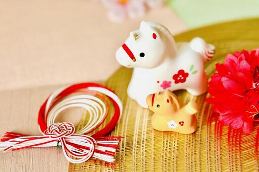 午年の年賀状素材　馬の親子と迎春飾り 午,2026年,午年の写真素材