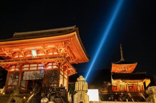 清水寺三重塔ライトアップ 清水寺三重塔ライトアップ 清水寺,三重塔,西門の写真素材