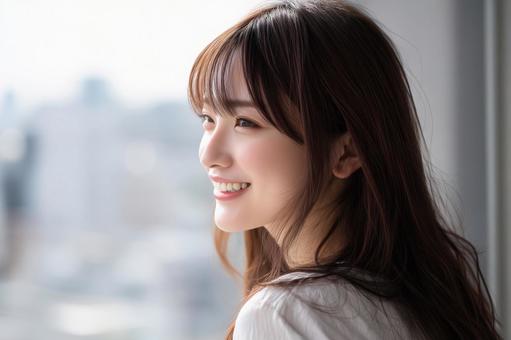 女性の笑顔と髪型 女性の笑顔と髪型の写真