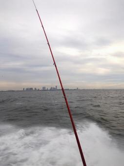 海釣り 釣り船から海と朝焼けの空 荒波 海釣り 釣り船から海と朝焼けの空 荒波 の写真