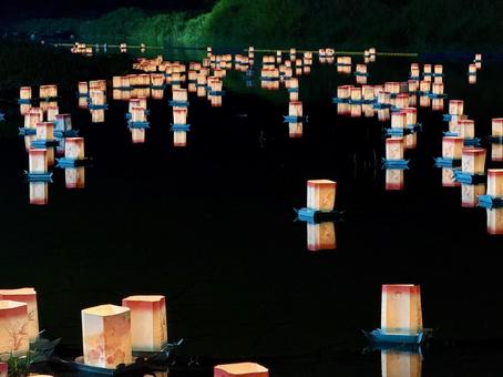永平寺町大灯籠流しの一幕 命の灯,玉ボケ,灯籠の写真素材