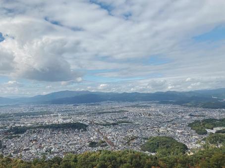 大文字山から京都市を見下ろす 大文字山から京都市を見下ろすの写真