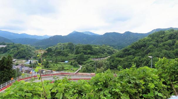 肘折希望（のぞみ）大橋から見る肘折温泉 肘折温泉,肘折希望大橋,山の写真素材