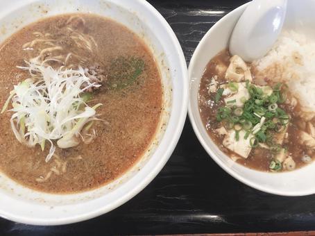 ラーメン麻婆豆腐セット ラーメン麻婆豆腐セット ラーメン,麻婆豆腐,セットの写真素材