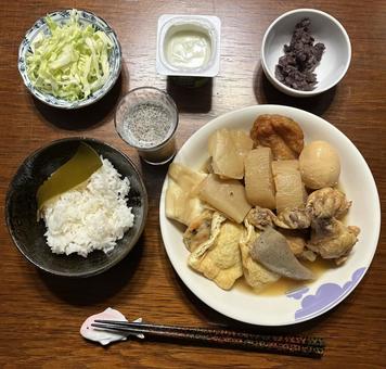 昆布ご飯、卵と手羽元のおでんなどの夕食 夕食,ご飯,あきたこまちの写真素材