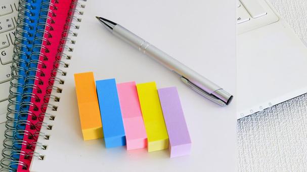 ビジネスツール 付箋とノート 筆記用具 ビジネスツール 付箋とノート 筆記用具 文房具,筆記用具,事務用品の写真素材
