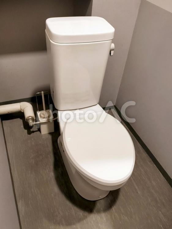 蓋を閉めた洋式トイレ　グレーの内装 洋式トイレ,トイレ,便器の写真素材