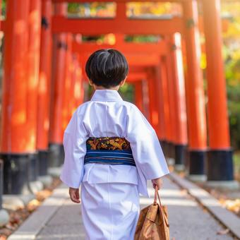 七五三　男の子　後ろ姿の写真