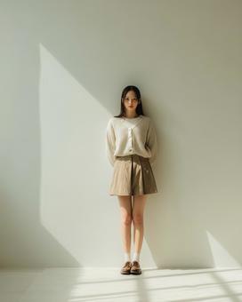 春/秋 ナチュラルコーデの女性 春/秋 ナチュラルコーデの女性の写真