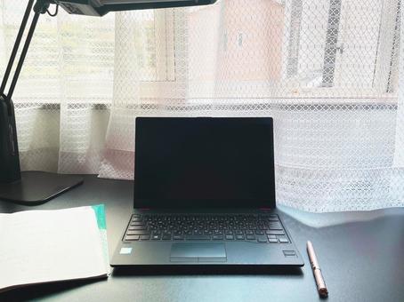 ノートパソコンのある風景 パソコン,ノートパソコン,オフィスの写真素材