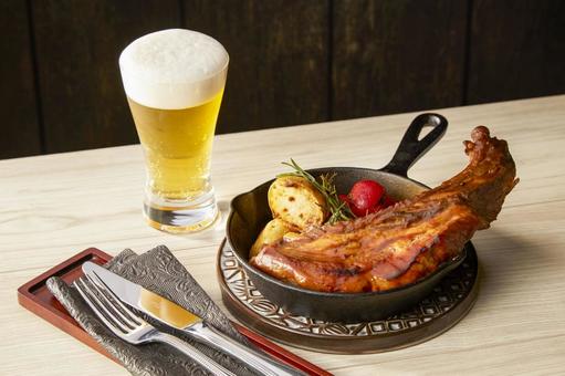 豚のスペアリブローストとビール 豚のスペアリブローストとビール スペアリブロースト,スペアリブ,豚肉の写真素材