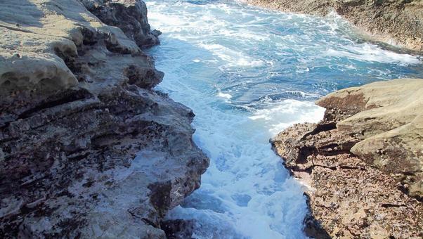 磯に打ち寄せる波と荒波 磯に打ち寄せる波と荒波 磯,海,波の写真素材