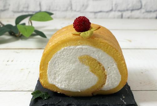 クリームたっぷりロールケーキ ロールケーキ,ケーキ,クリームの写真素材