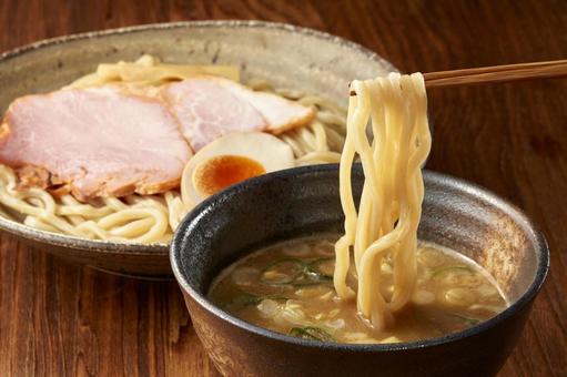 濃厚魚介豚骨つけ麺 はしあげ 濃厚魚介豚骨つけ麺 はしあげの写真