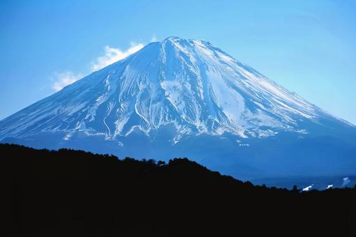 雪化粧をした富士山の近景と青空 富士山,雪化粧,冬の写真素材