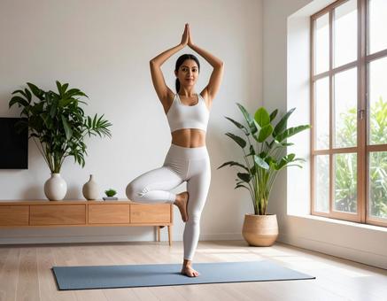 ヨガをする女性の写真