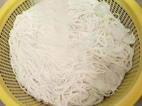 Freshly boiled somen noodles_3, JPG