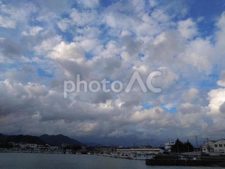 雨上がりの港 風景,港,青空の写真素材