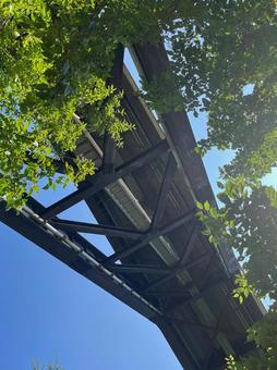 下から眺めた架橋_1 下から眺めた架橋_1 橋,架橋,橋の下の写真素材