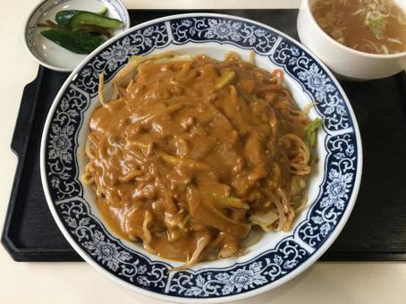 福島の会津カレー焼きそばとスープ・お新香 カレー焼きそば,ルー,焼きそばの写真素材