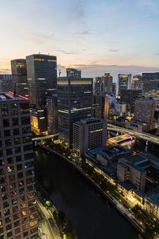 都市夜景 ステーションワン,淀屋橋,大阪の写真素材