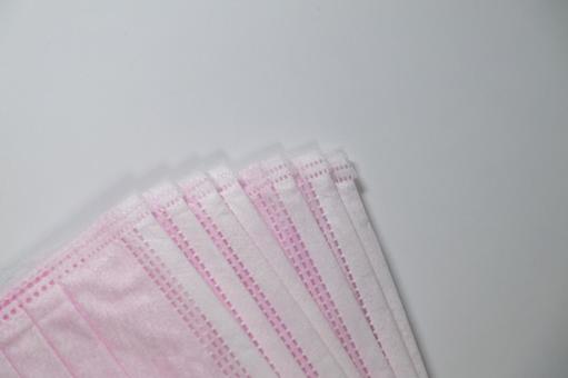 扇状に広がるピンク色の不織布マスク 扇状に広がるピンク色の不織布マスク マスク,不織布,サージカルマスクの写真素材