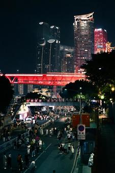 重慶夜景・街並みと交差点 重慶,夜景,街並みの写真素材