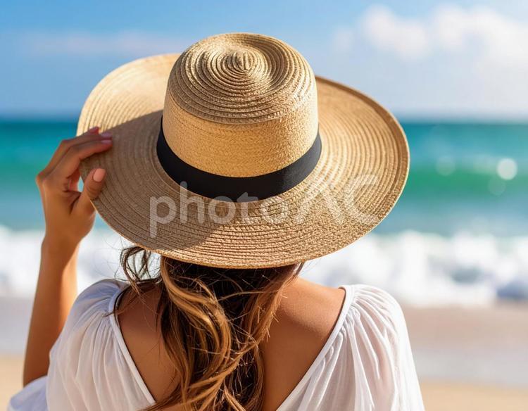 海を眺める麦わら帽子の女性 海,女性,麦わら帽子の写真素材