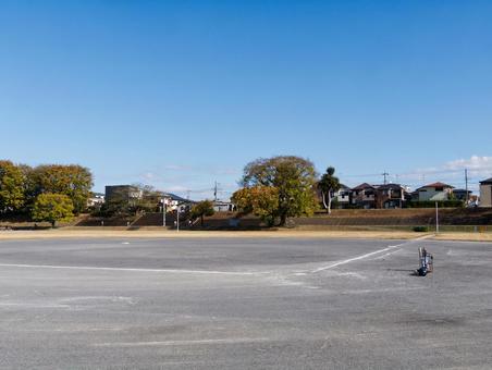 秋晴れの河川敷グラウンド 三川公園,グラウンド,野球場の写真素材