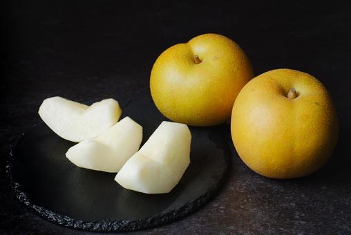 カットした梨と丸の梨 梨,和梨,なしの写真素材