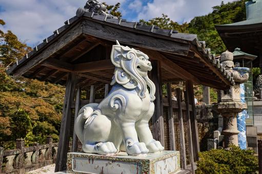 陶山神社の磁器製狛犬 陶山神社の磁器製狛犬 陶山神社,狛犬,磁器製の写真素材