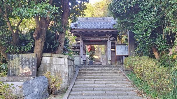 坂東33観音 02番 岩殿寺 山門 坂東33観音 02番 岩殿寺 山門の写真