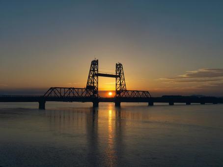 夕焼け 空,鉄筋,景色の写真素材