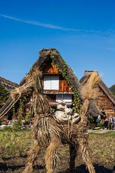 馬のかかしと合掌造り 馬のかかしと合掌造り 白川郷,shirakawa,世界遺産の写真素材