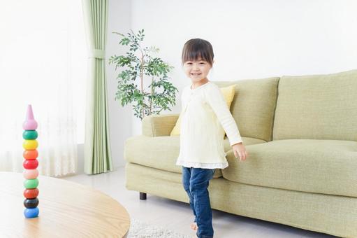積み木で遊ぶ子ども 積み木で遊ぶ子ども 一人っ子,幼少,一人の写真素材