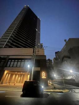 武蔵小杉タワーマンション夜明け前 武蔵小杉タワーマンション夜明け前 武蔵小杉,タワーマンション,タワマンの写真素材