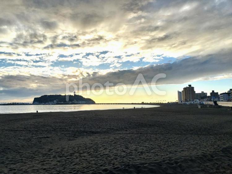 海と島の風景 海,夕日,江の島の写真素材