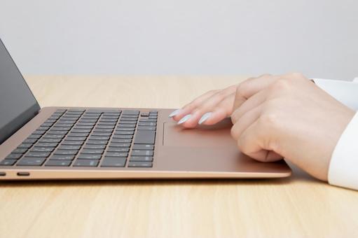 PC操作 パソコン,ノートパソコン,ビジネスの写真素材