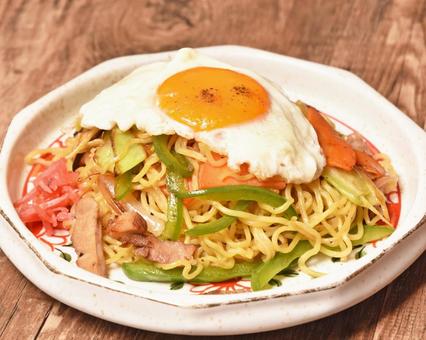 焼きそば 焼きそば 塩焼きそば,居酒屋メニュー,目玉焼きの写真素材